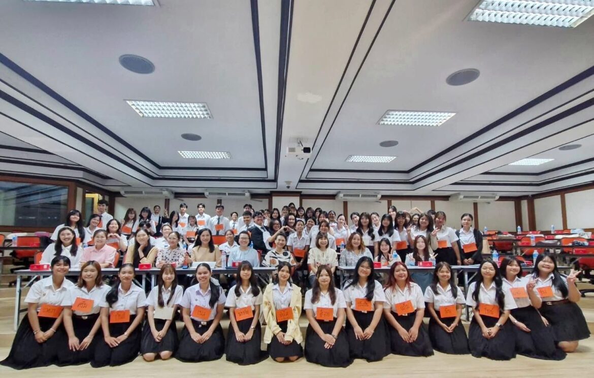 Orientation for freshman: “First Step Together: Start with understanding, go together as a team”