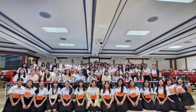 Orientation for freshman: “First Step Together: Start with understanding, go together as a team”