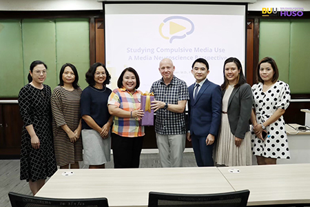 Psychology and the brain: Studying compulsive media use-a media neuroscience