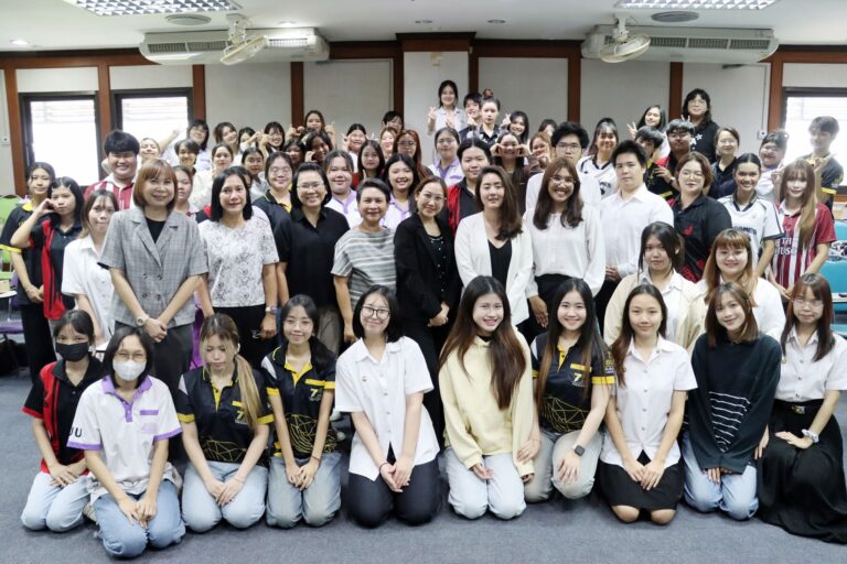 The Art of English Communication (Soft Skills) for Everyday Life and Career Preparation: Soft Skills and English—Keys to Women’s Success in the Digital Workplace