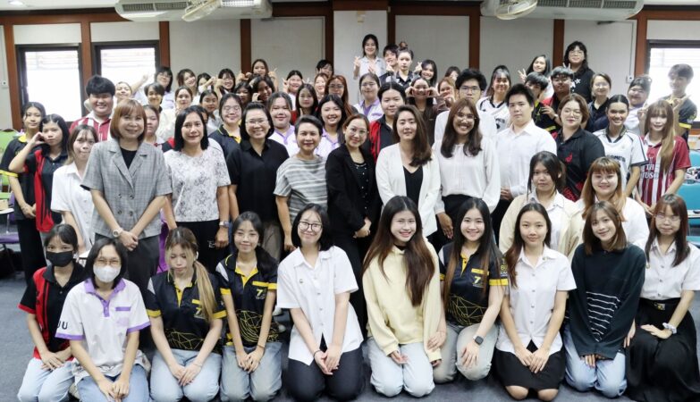 The Art of English Communication (Soft Skills) for Everyday Life and Career Preparation: Soft Skills and English—Keys to Women’s Success in the Digital Workplace